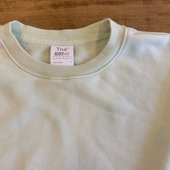 Aritzia Tna airyaf fleece crop sweater - Picture 4 of 8